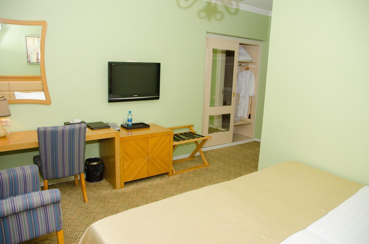 Prestige Hotel Astana Buitenkant foto