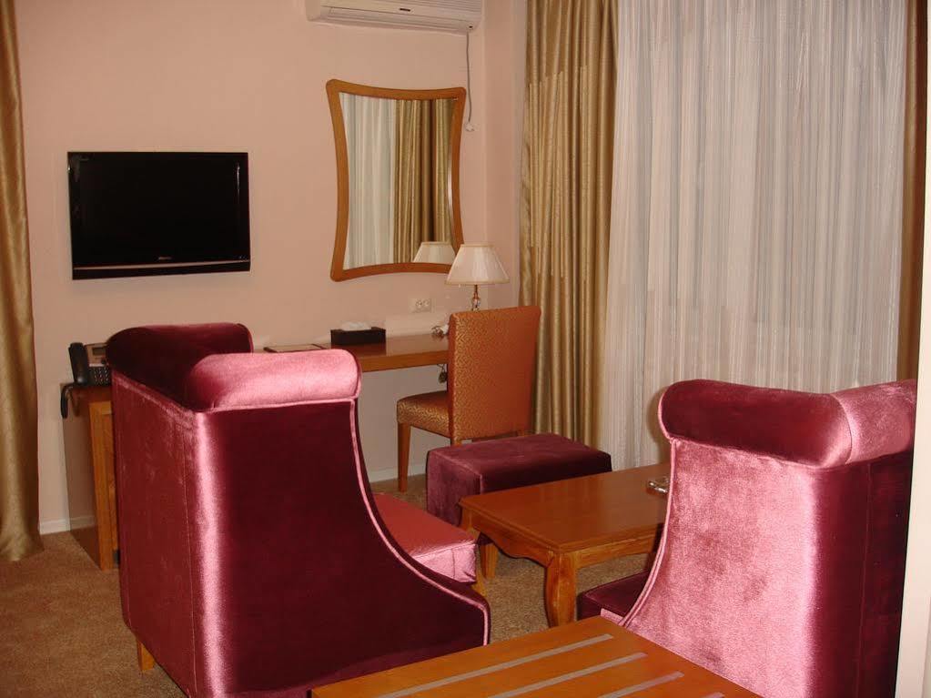Prestige Hotel Astana Buitenkant foto